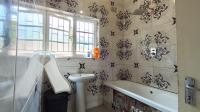 Bathroom 1 - 16 square meters of property in Grosvenor