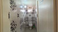 Bathroom 1 - 16 square meters of property in Grosvenor