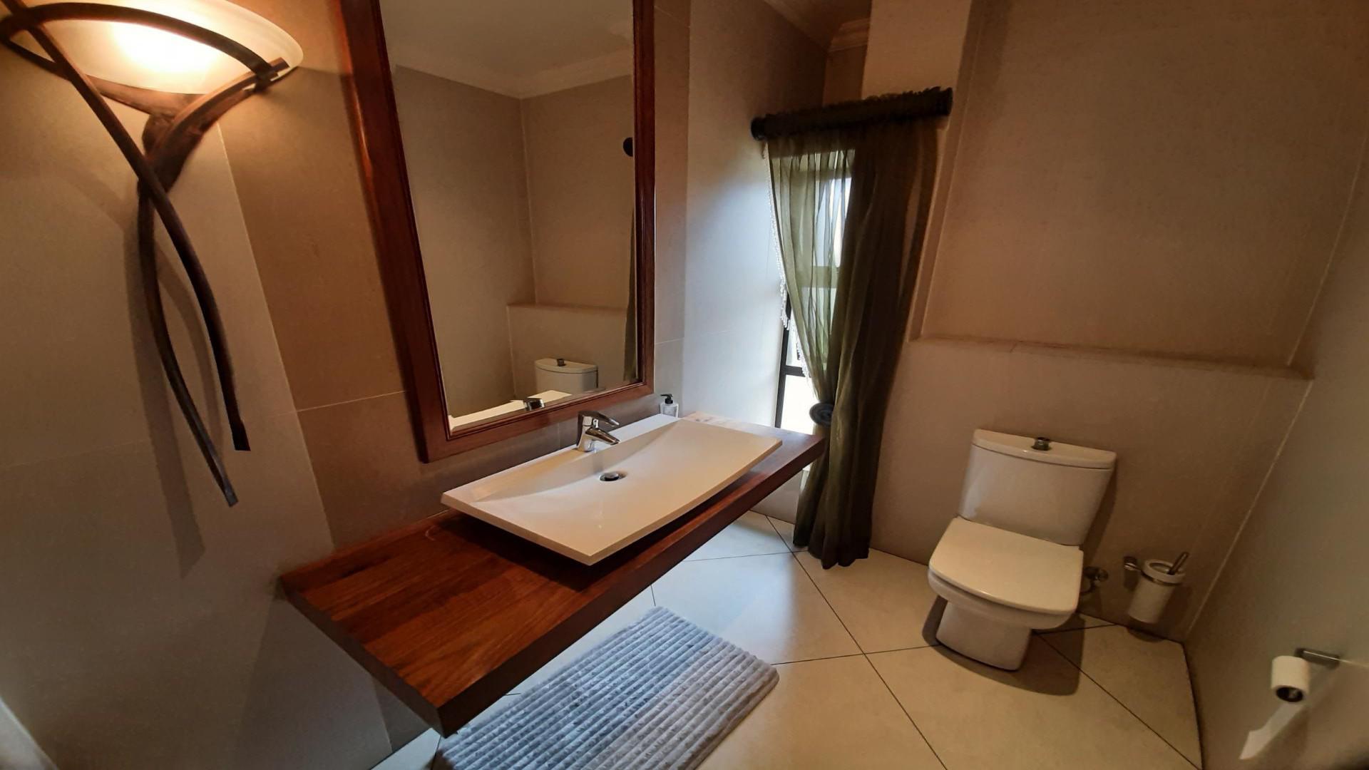 Bed Room 1 of property in Sunward park