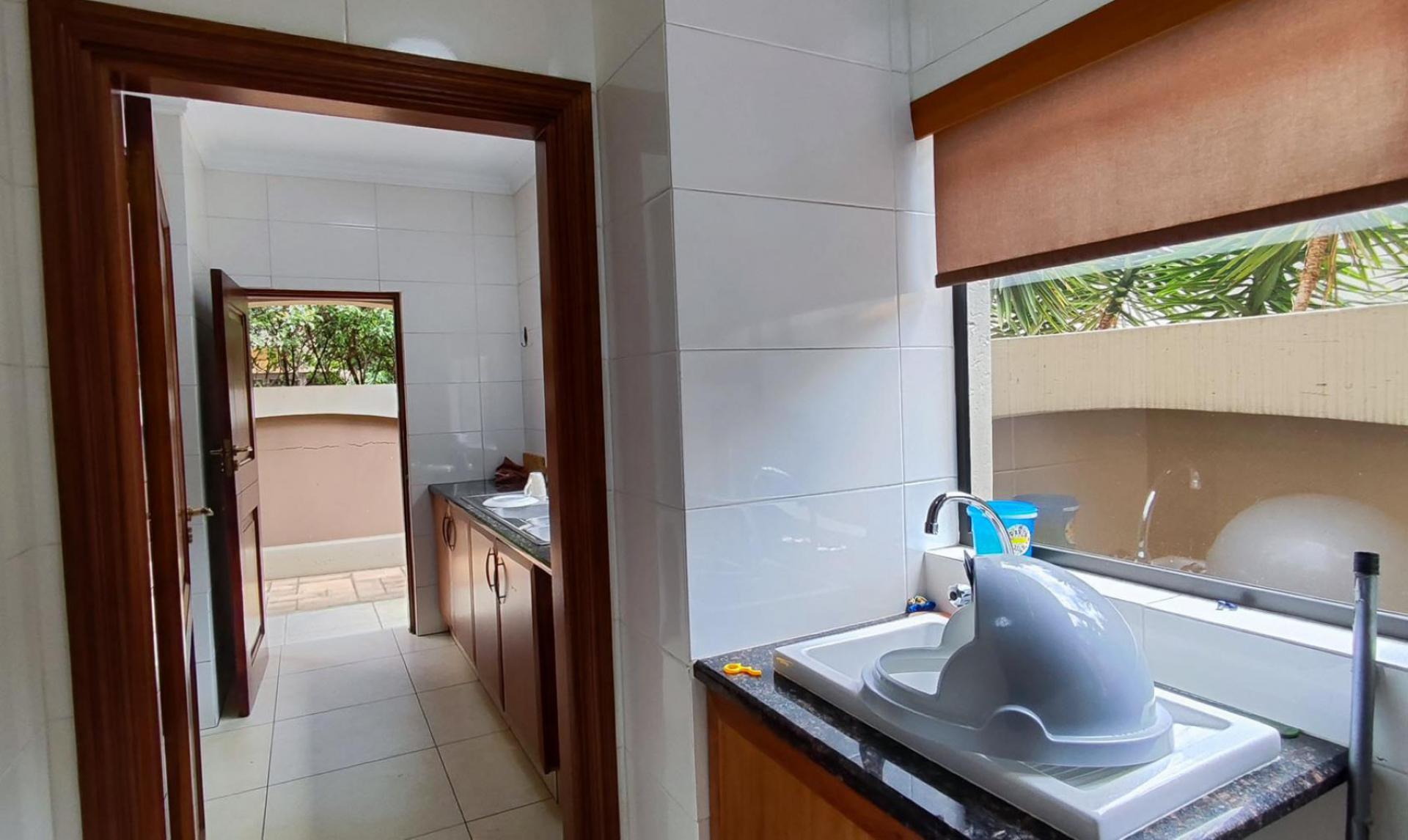 Scullery - 5 square meters of property in Sunward park