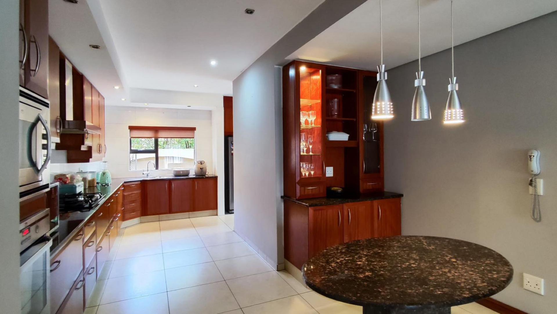 Kitchen - 29 square meters of property in Sunward park