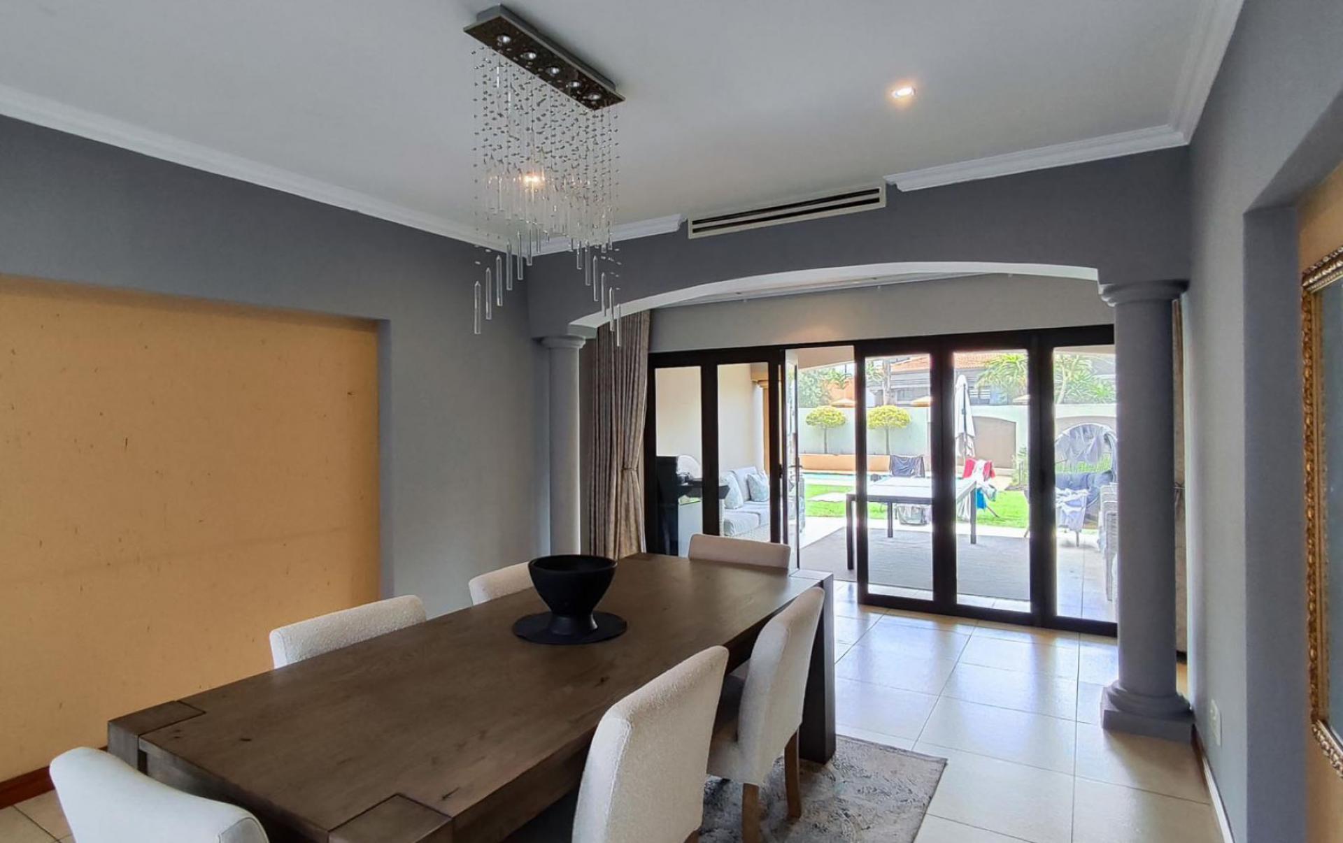 Dining Room - 19 square meters of property in Sunward park