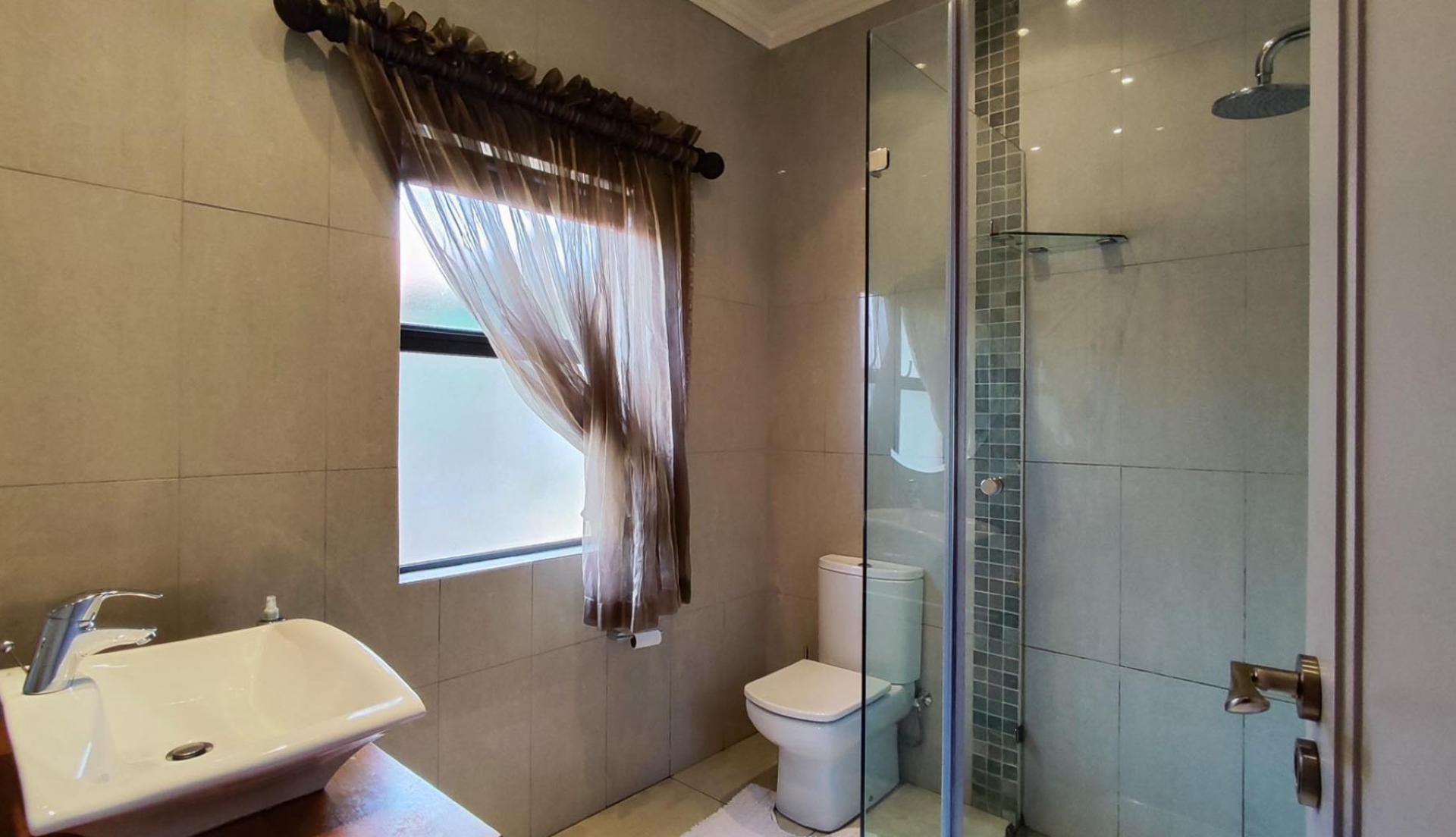 Bathroom 1 - 7 square meters of property in Sunward park