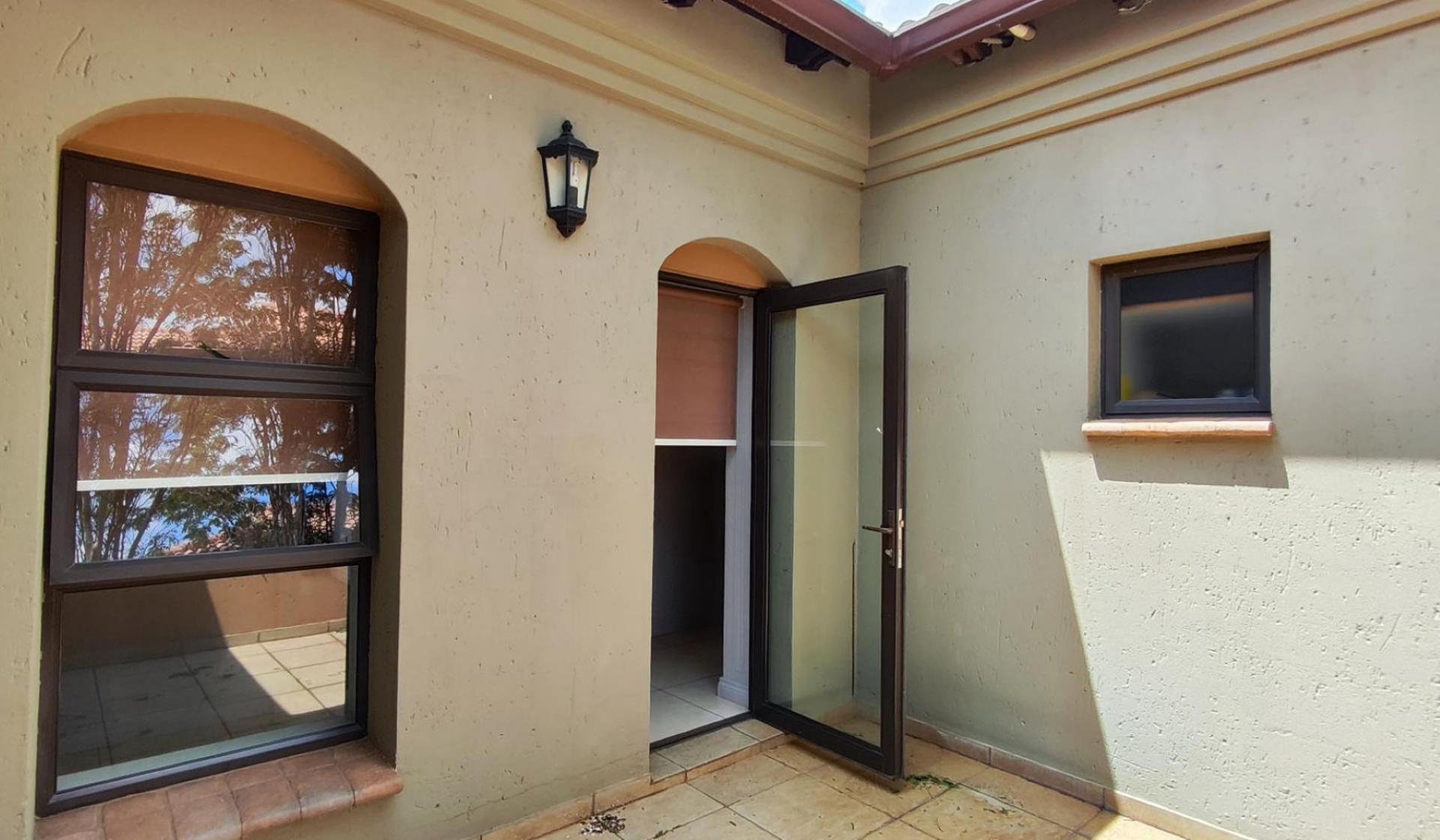 Balcony - 44 square meters of property in Sunward park
