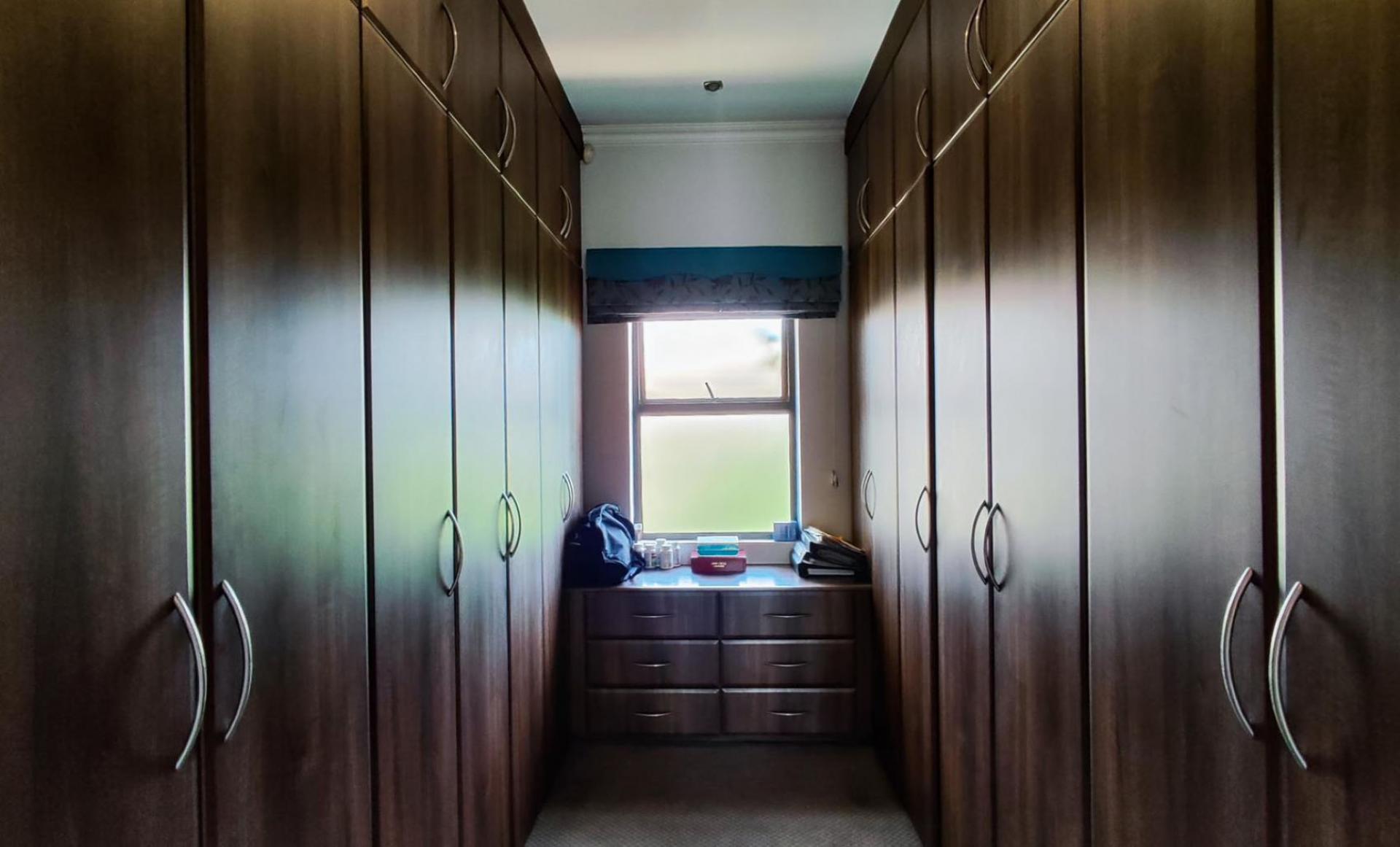 Spaces - 113 square meters of property in Sunward park