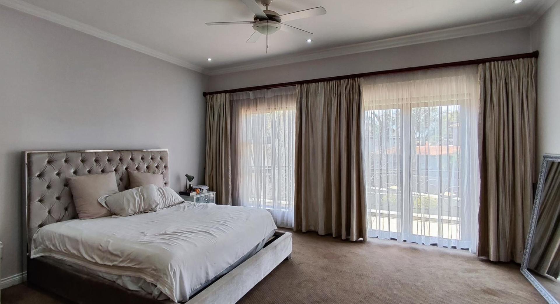 Main Bedroom - 29 square meters of property in Sunward park