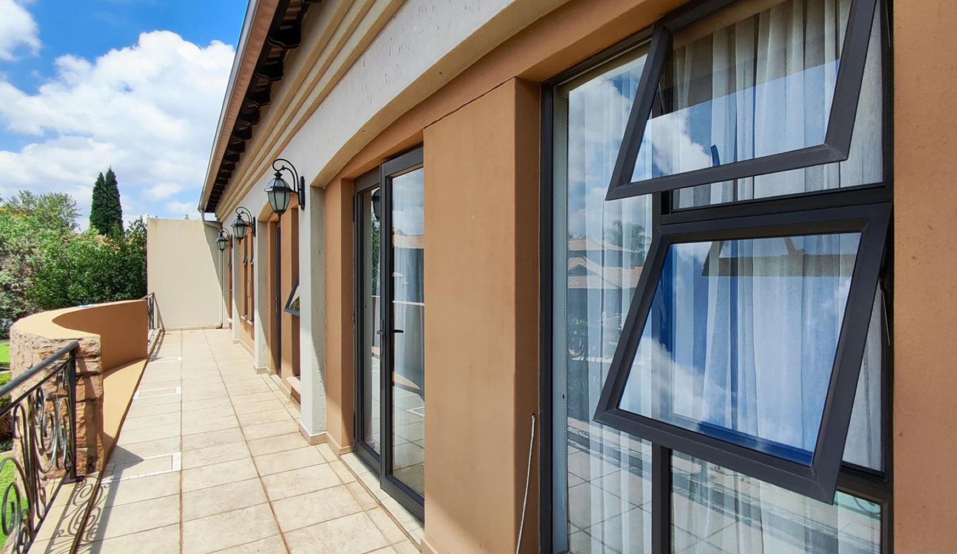 Balcony - 44 square meters of property in Sunward park