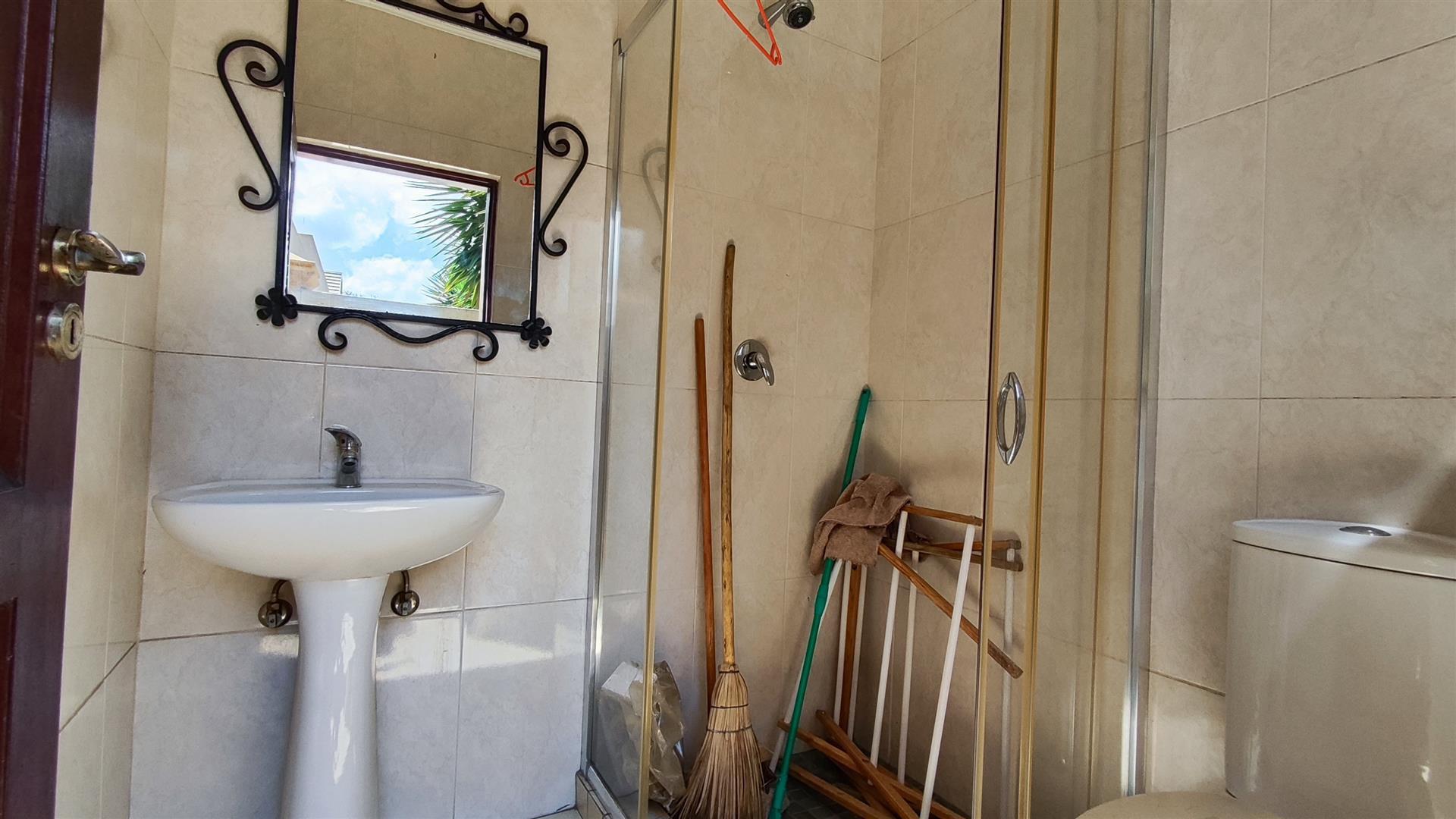 Staff Bathroom - 4 square meters of property in Sunward park