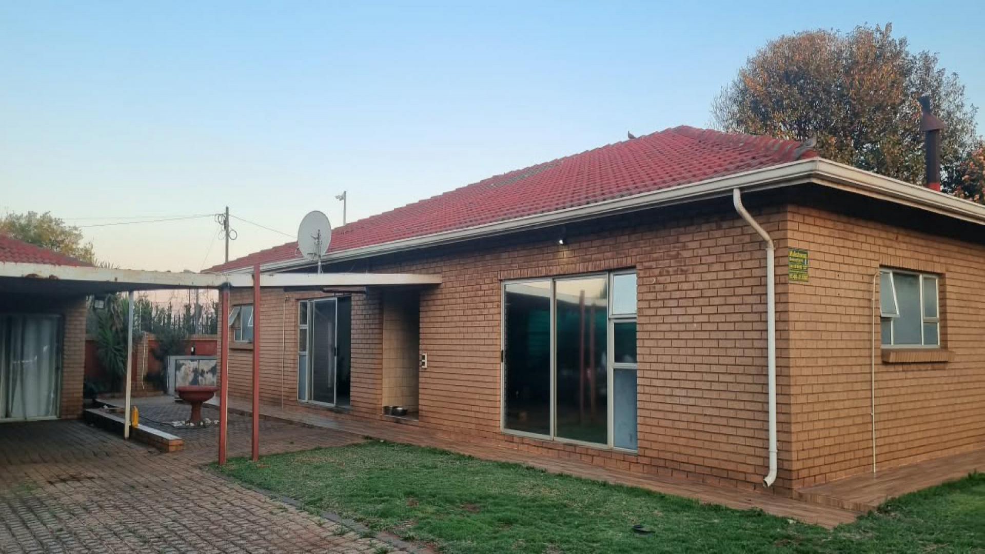 Front View of property in Delmas