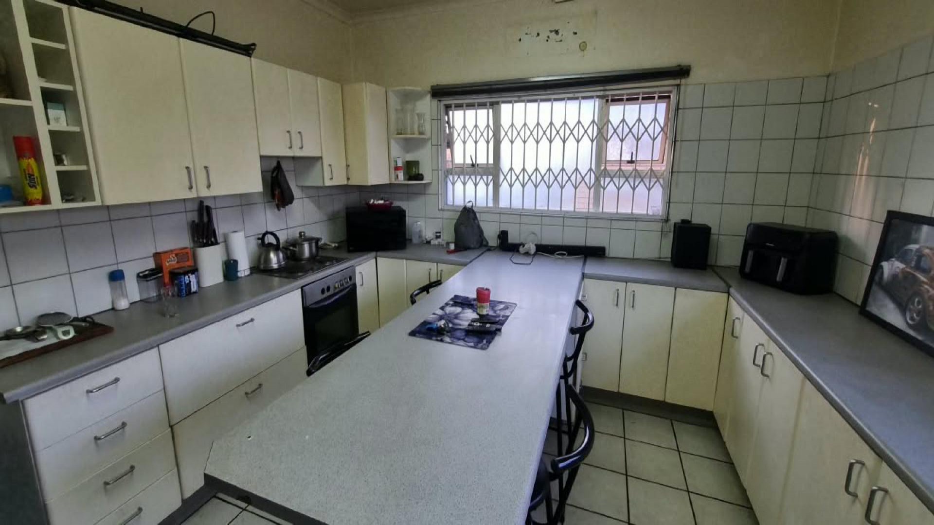 Kitchen of property in Delmas