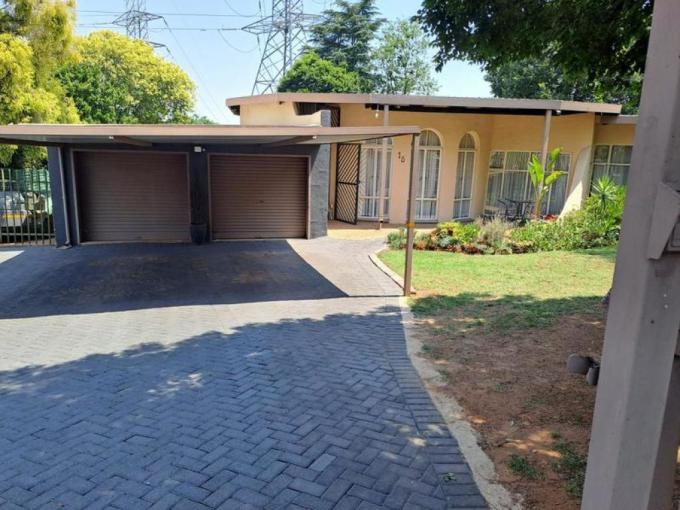 4 Bedroom House for Sale For Sale in Clubview - MR697015