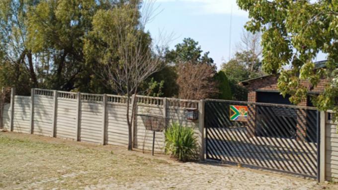SA Home Loans Sale in Execution 2 Bedroom House for Sale in Oranjeville - MR697032