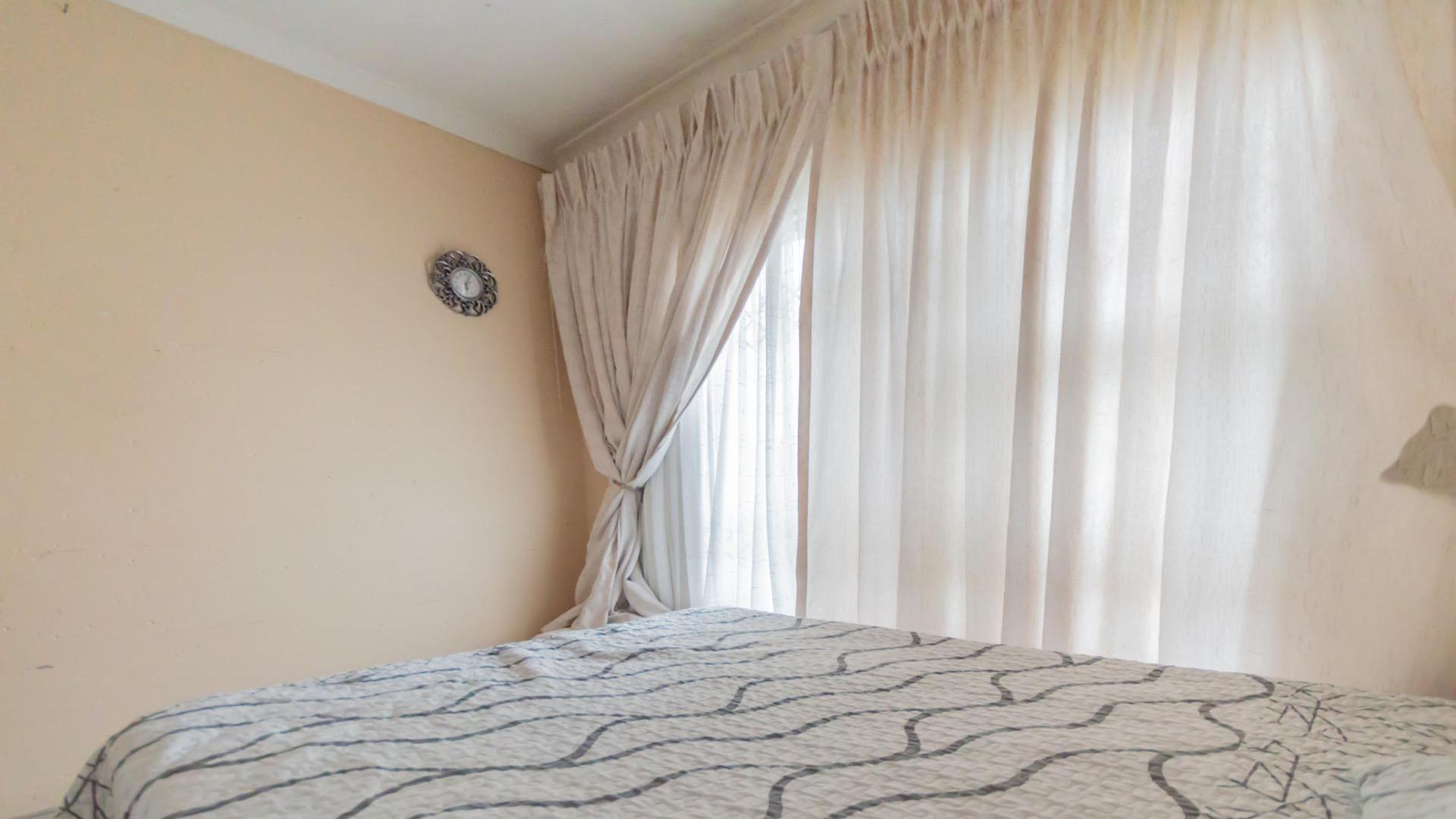 Bed Room 2 of property in Dunnottar