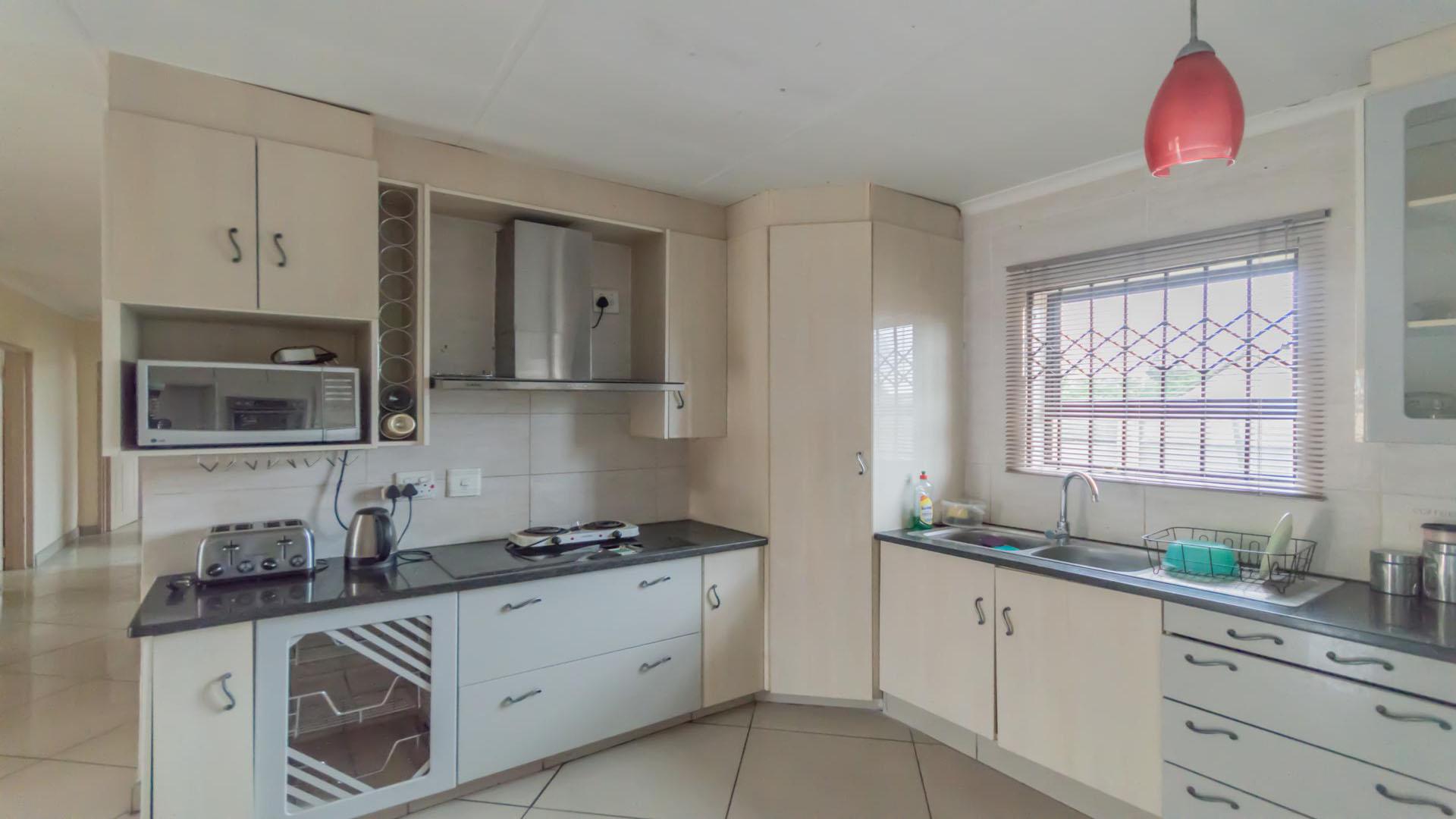 Kitchen of property in Dunnottar