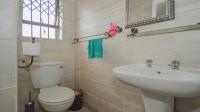 Main Bathroom of property in Dunnottar