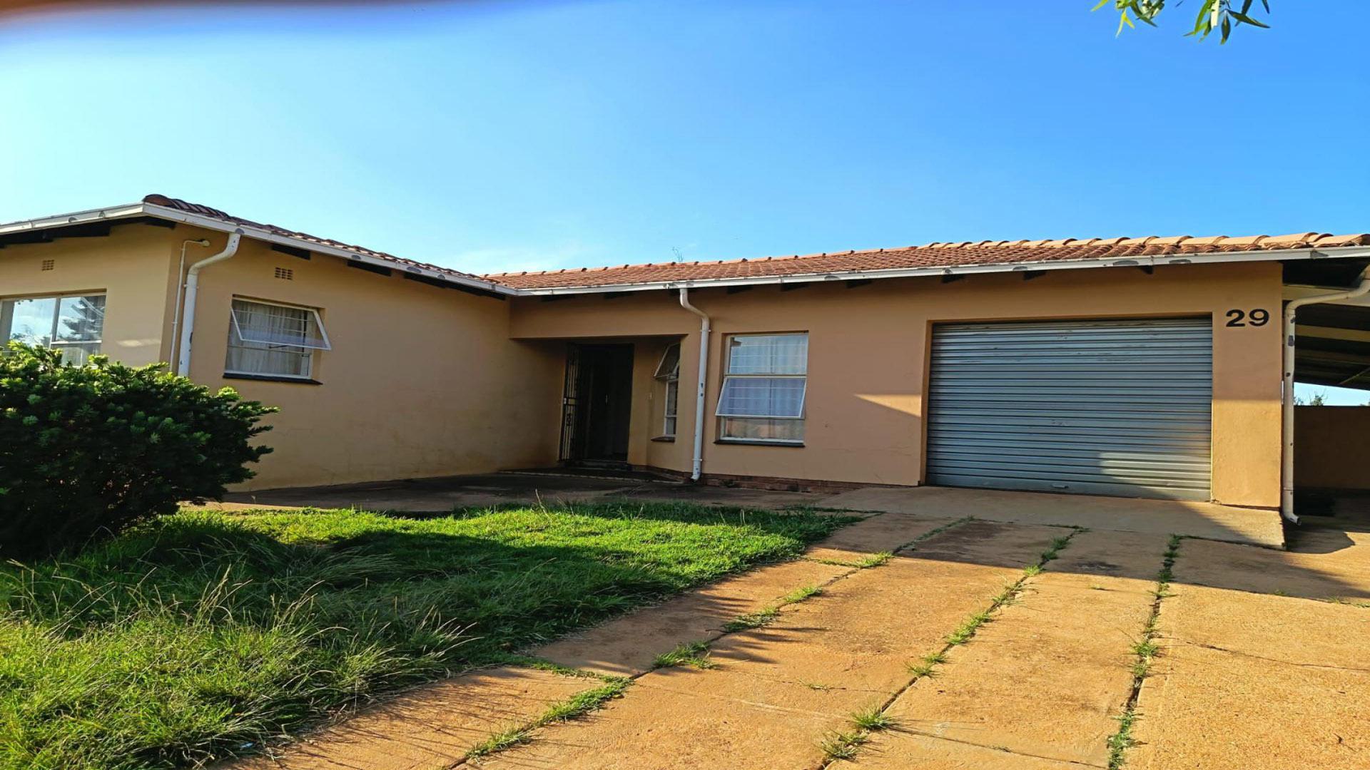 Front View of property in Glenharvie