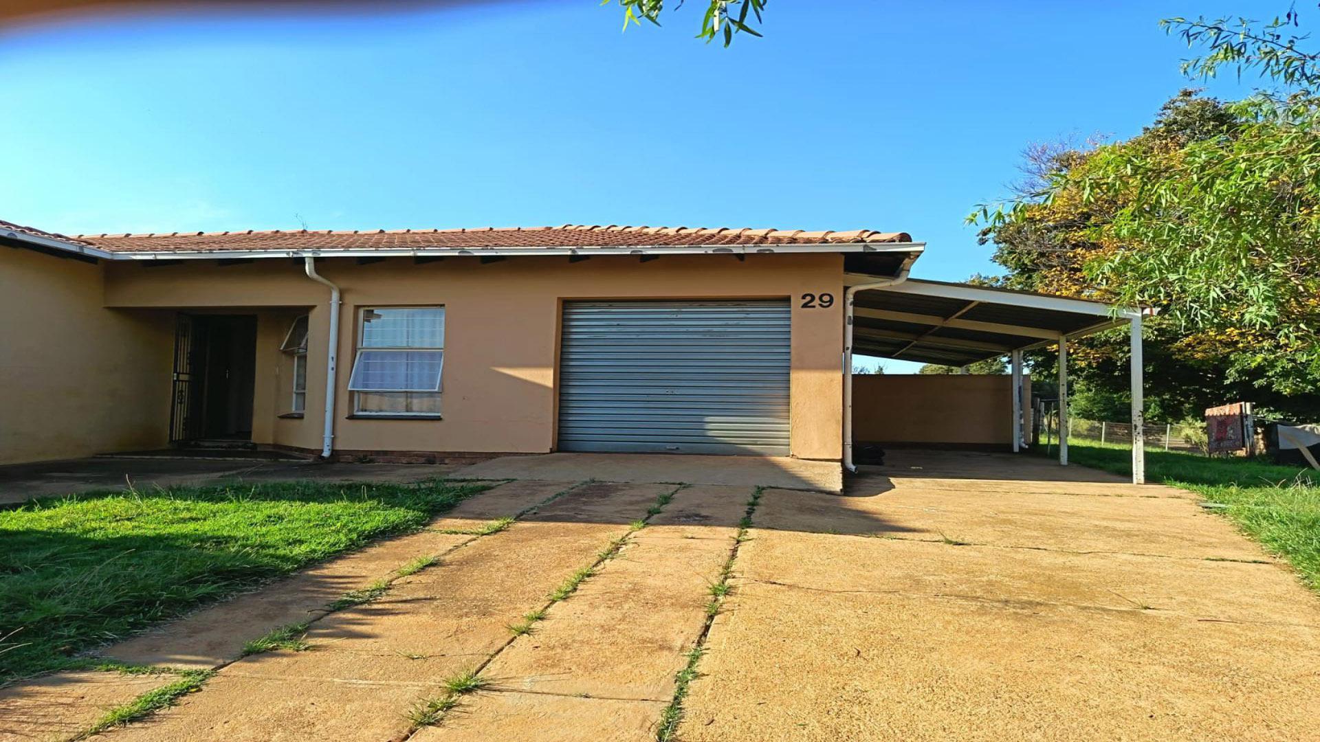Front View of property in Glenharvie