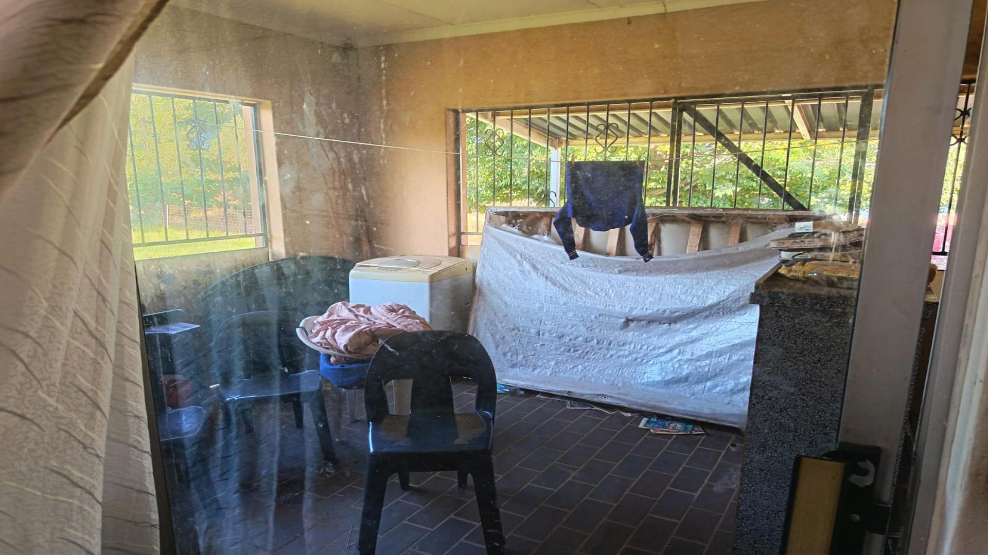 Patio of property in Glenharvie
