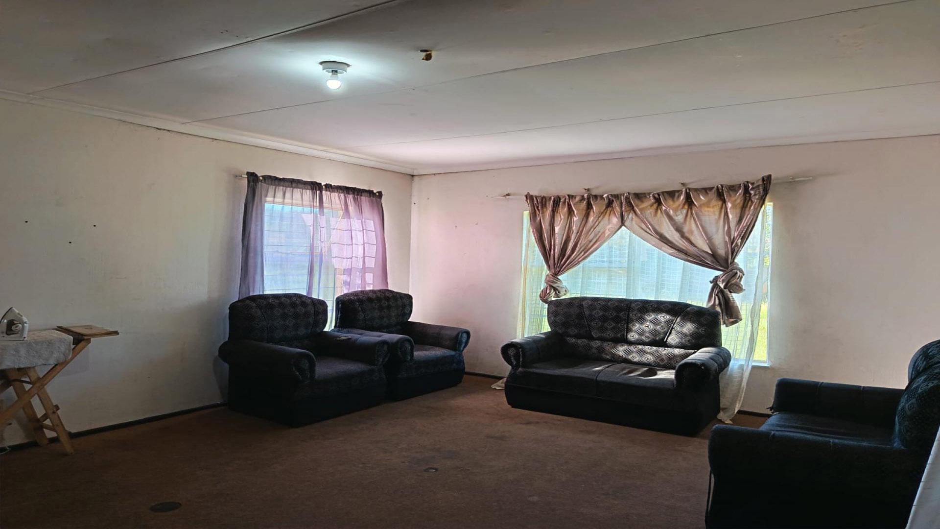 Lounges of property in Glenharvie