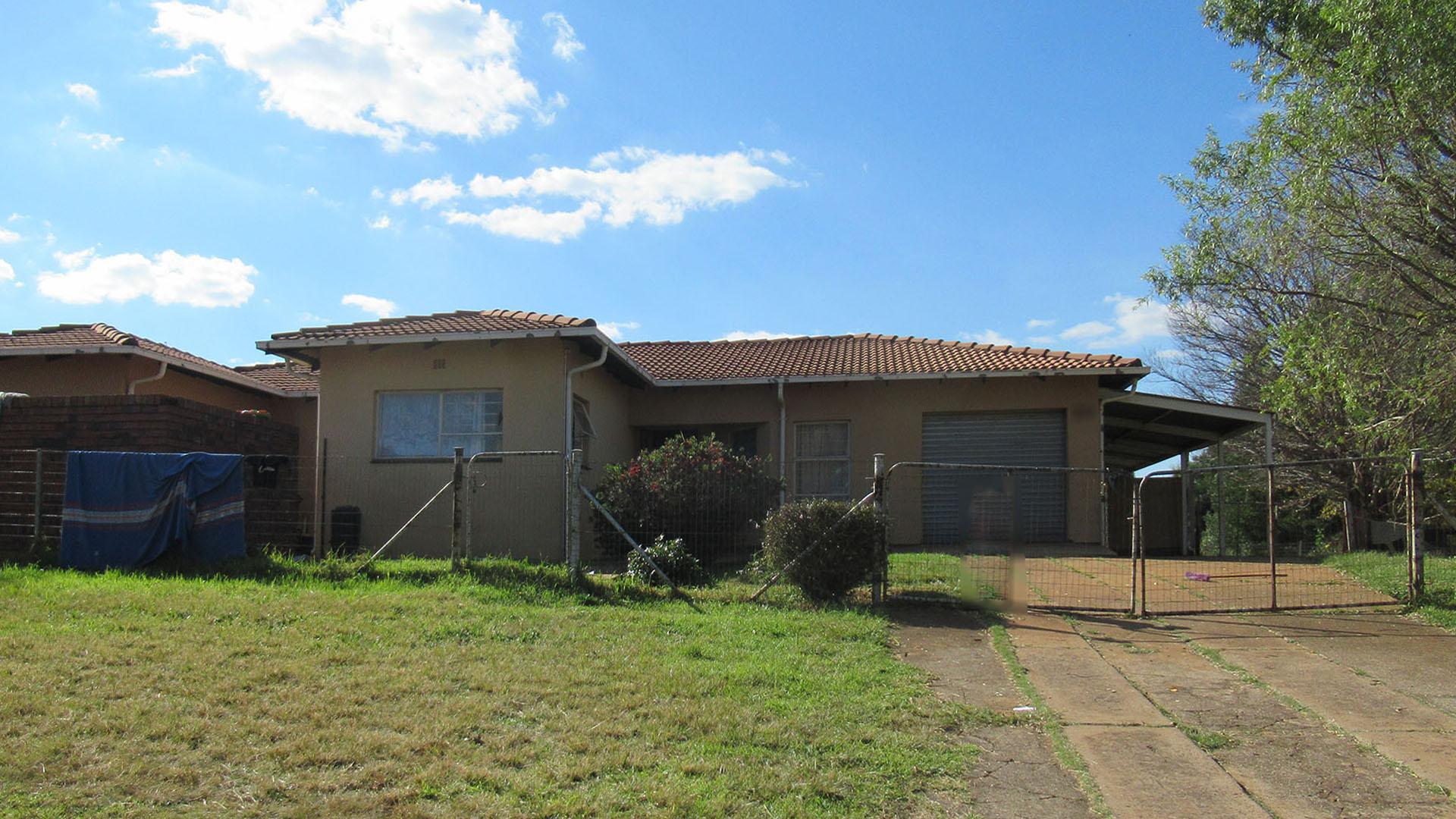 Front View of property in Glenharvie