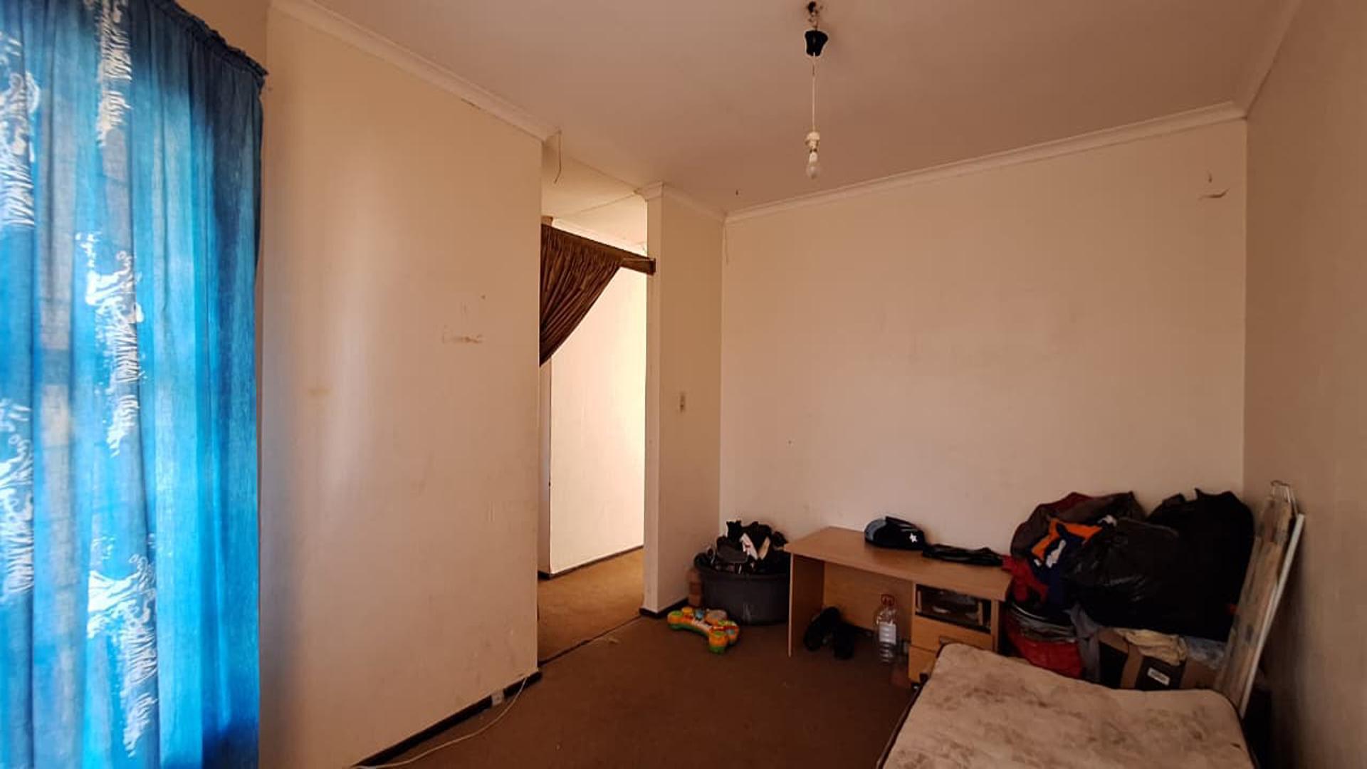 Bed Room 1 - 14 square meters of property in Glenharvie