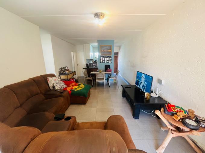 3 Bedroom Simplex for Sale For Sale in Mulbarton - MR697077