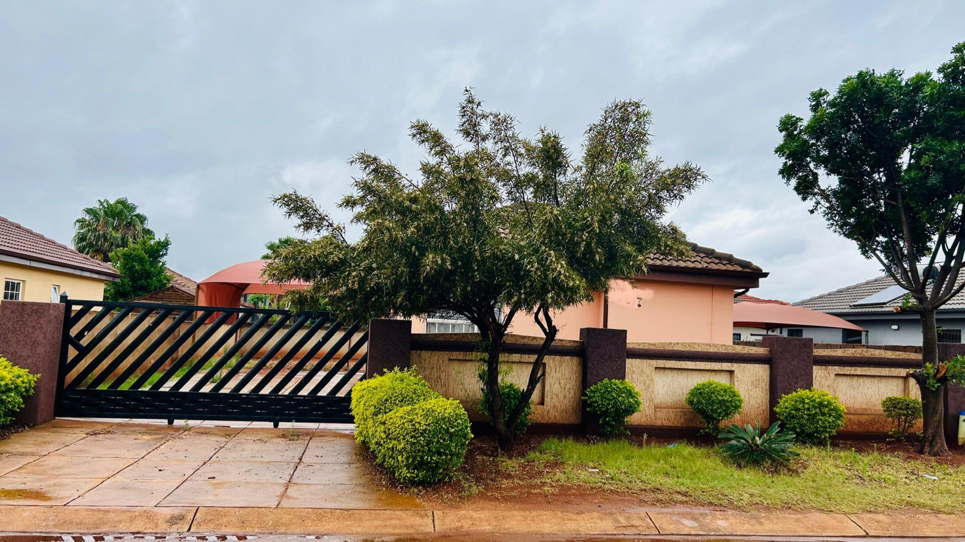 Front View of property in The Orchards