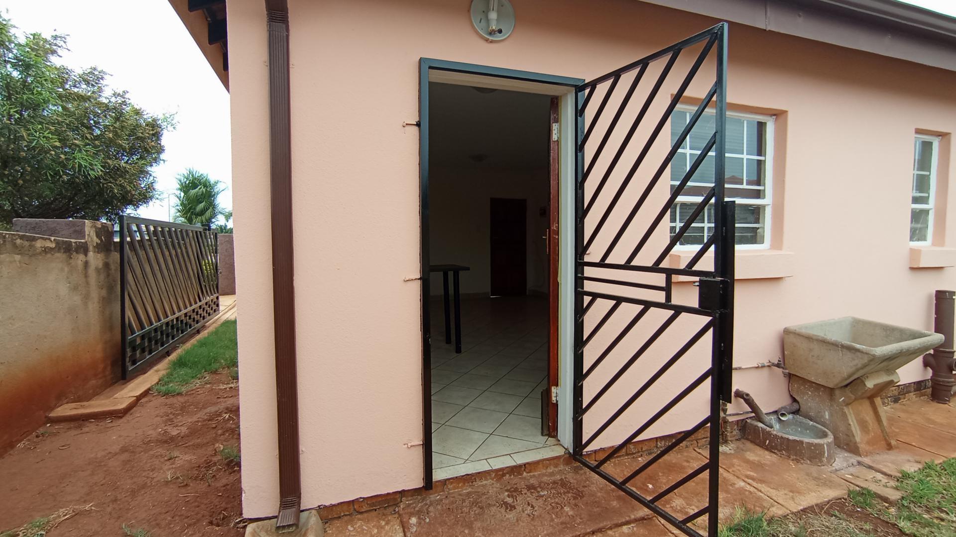 Front View of property in The Orchards