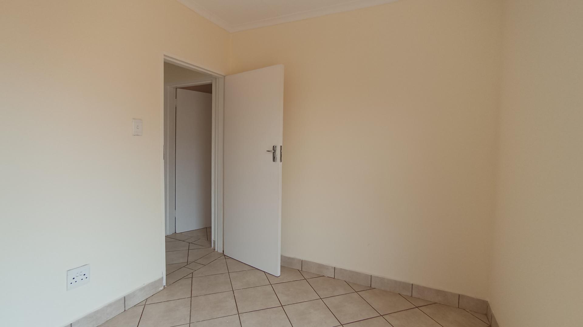 Bed Room 2 - 9 square meters of property in The Orchards