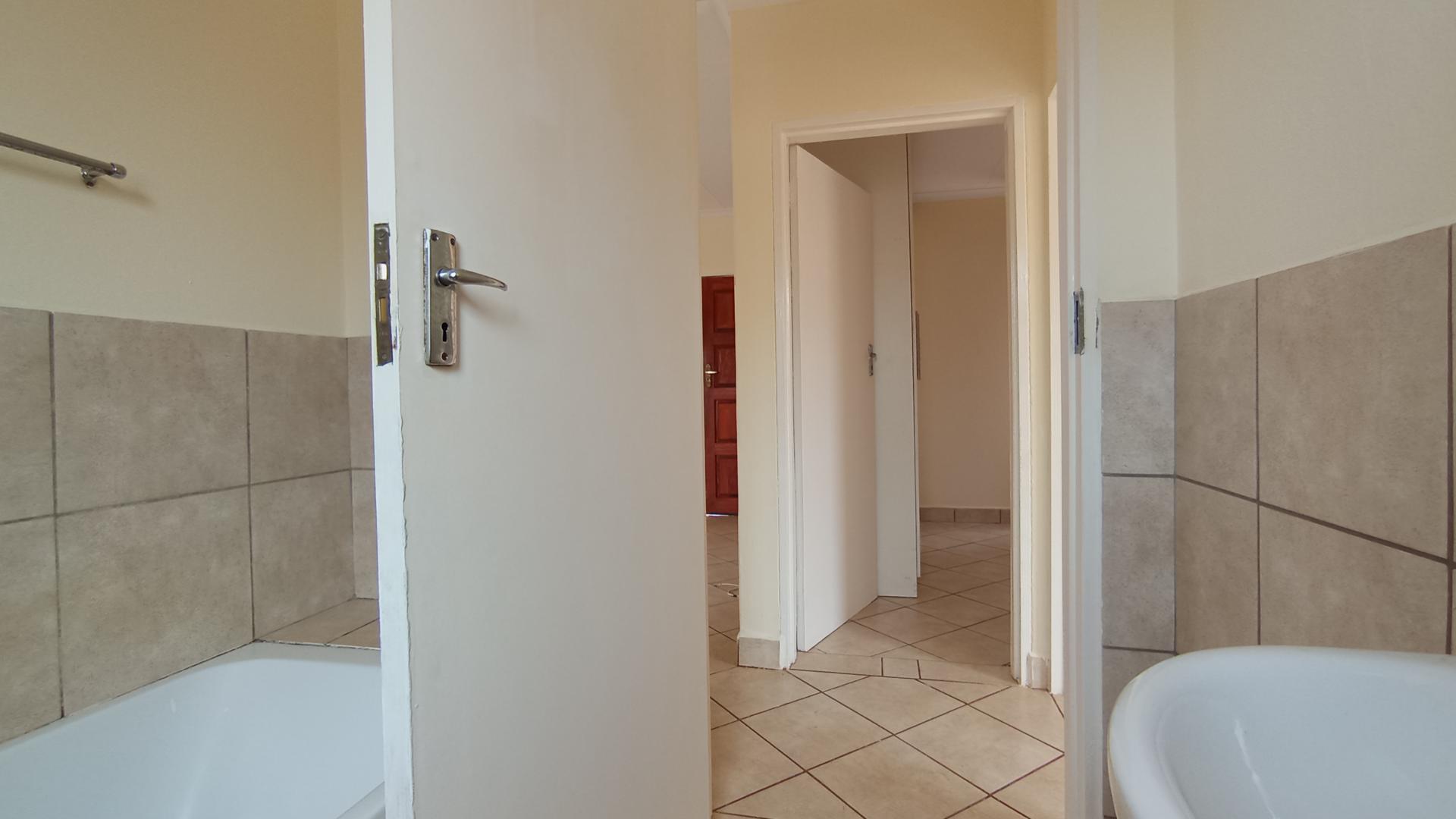 Bathroom 1 - 4 square meters of property in The Orchards