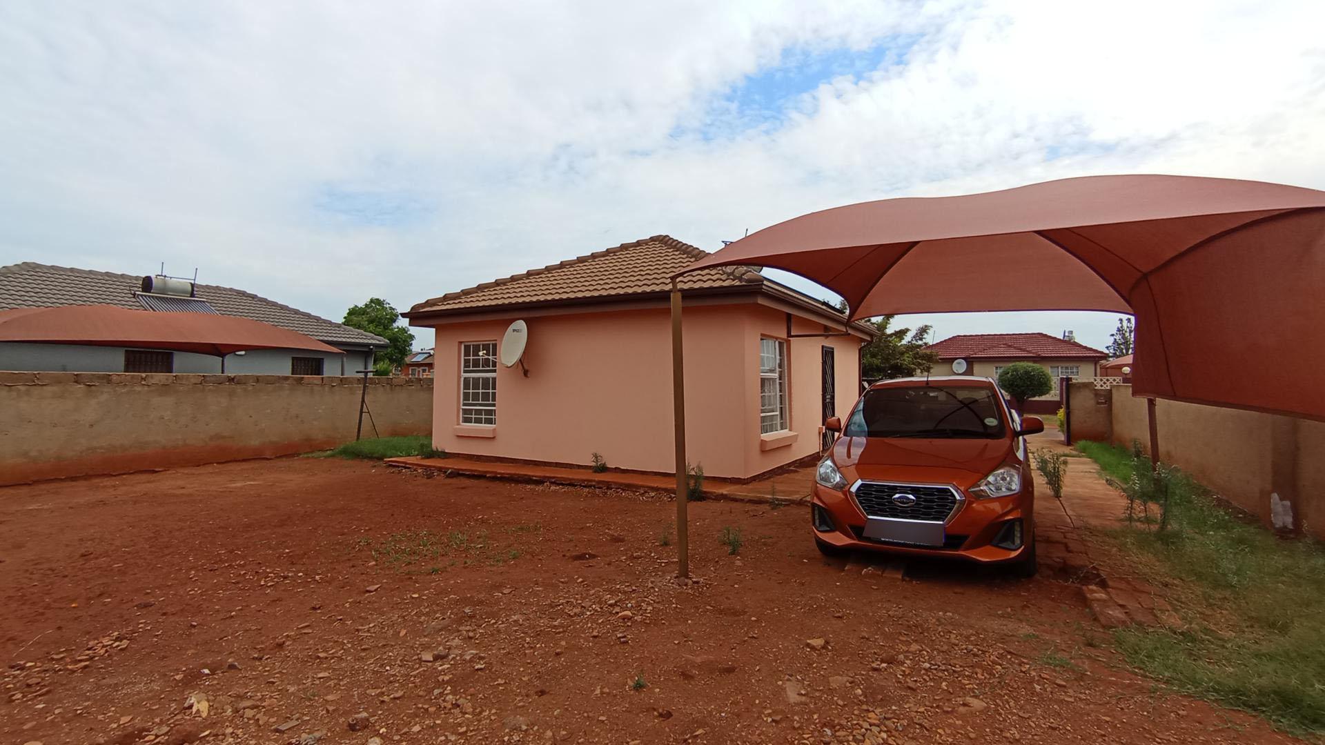 Front View of property in The Orchards