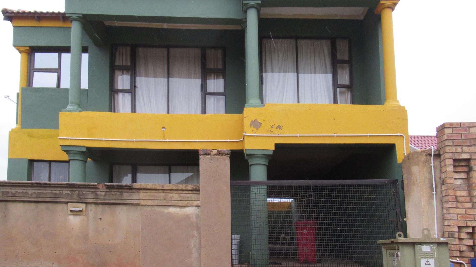 Front View of property in Naturena