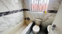 Bathroom 2 of property in Naturena