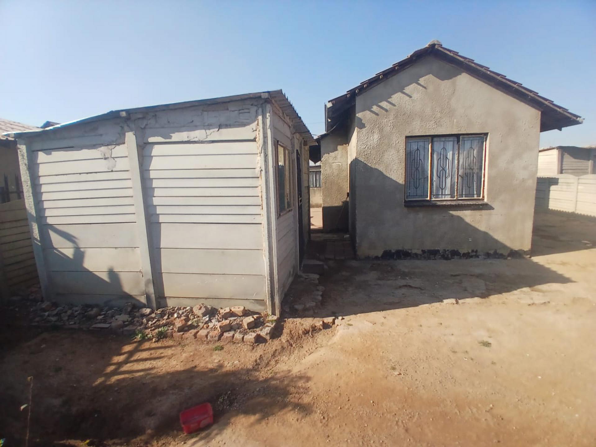  of property in Etwatwa