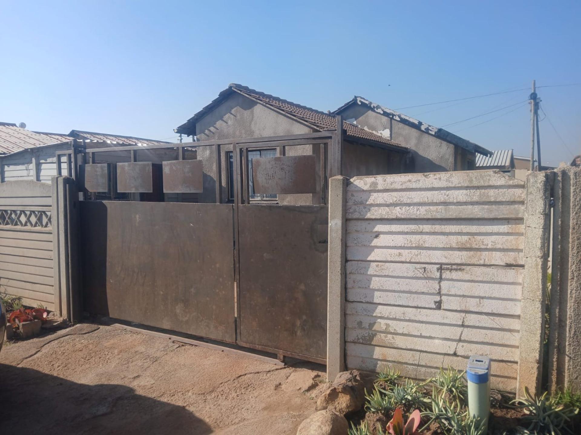  of property in Etwatwa