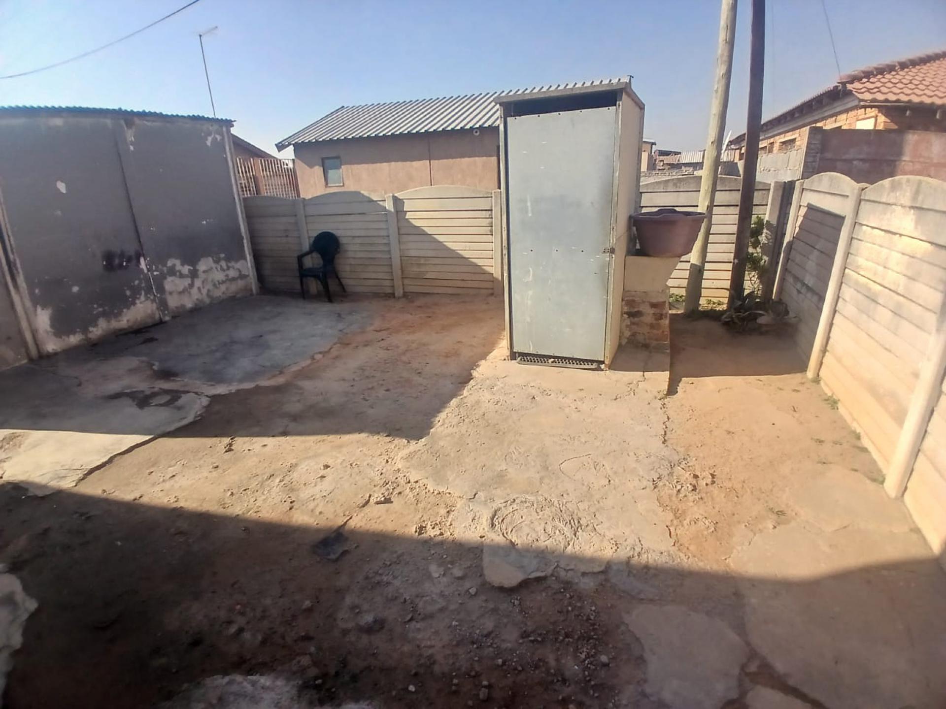  of property in Etwatwa