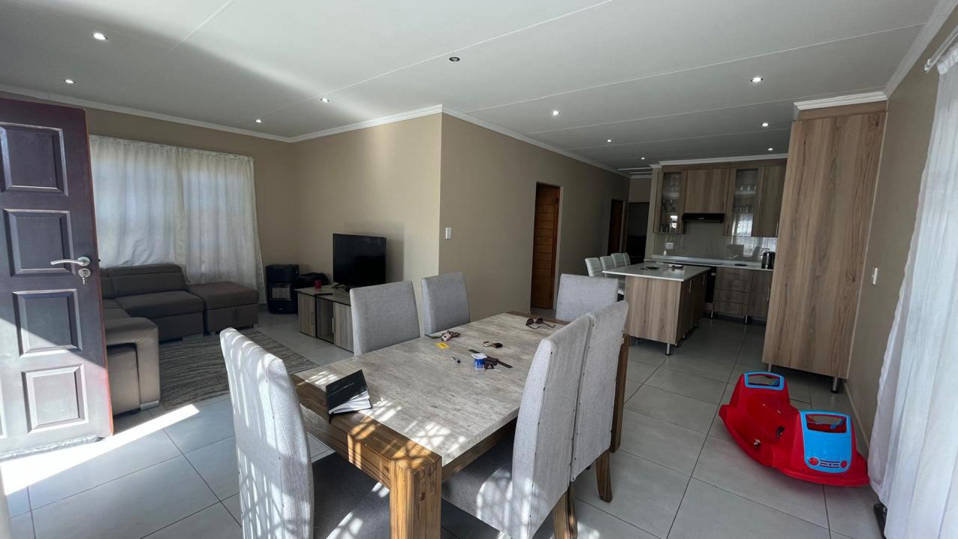 Dining Room of property in Heidedal