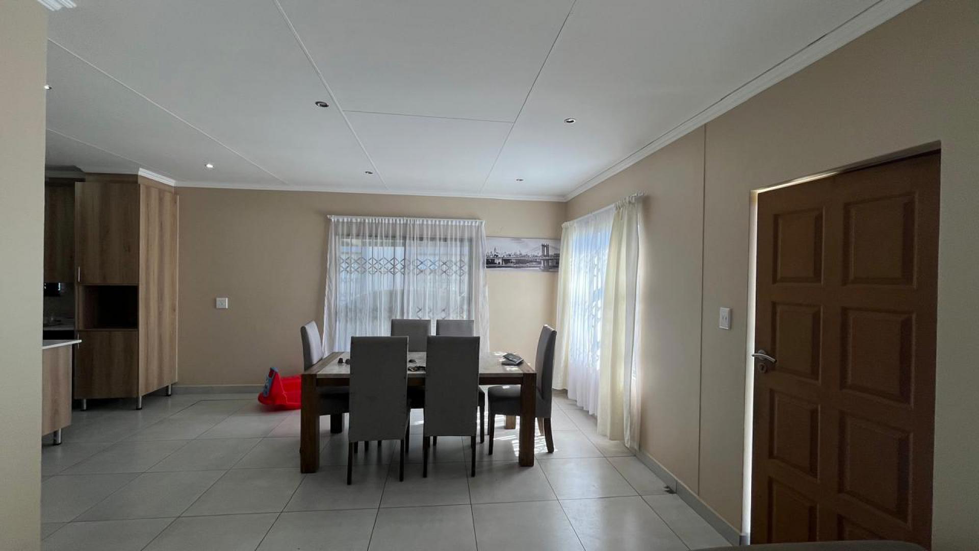 Dining Room of property in Heidedal