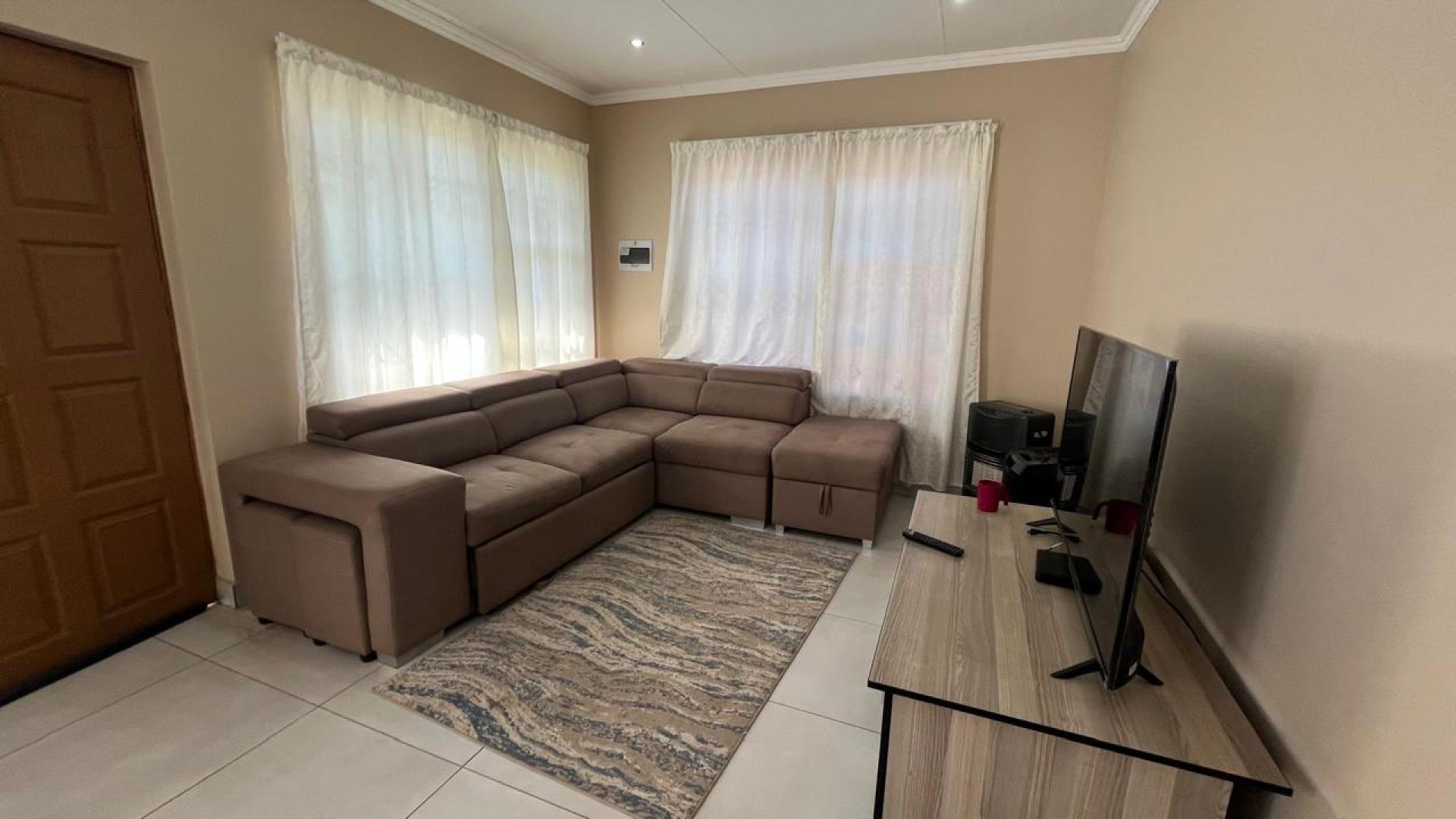 Lounges of property in Heidedal