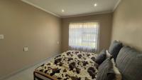 Main Bedroom of property in Heidedal