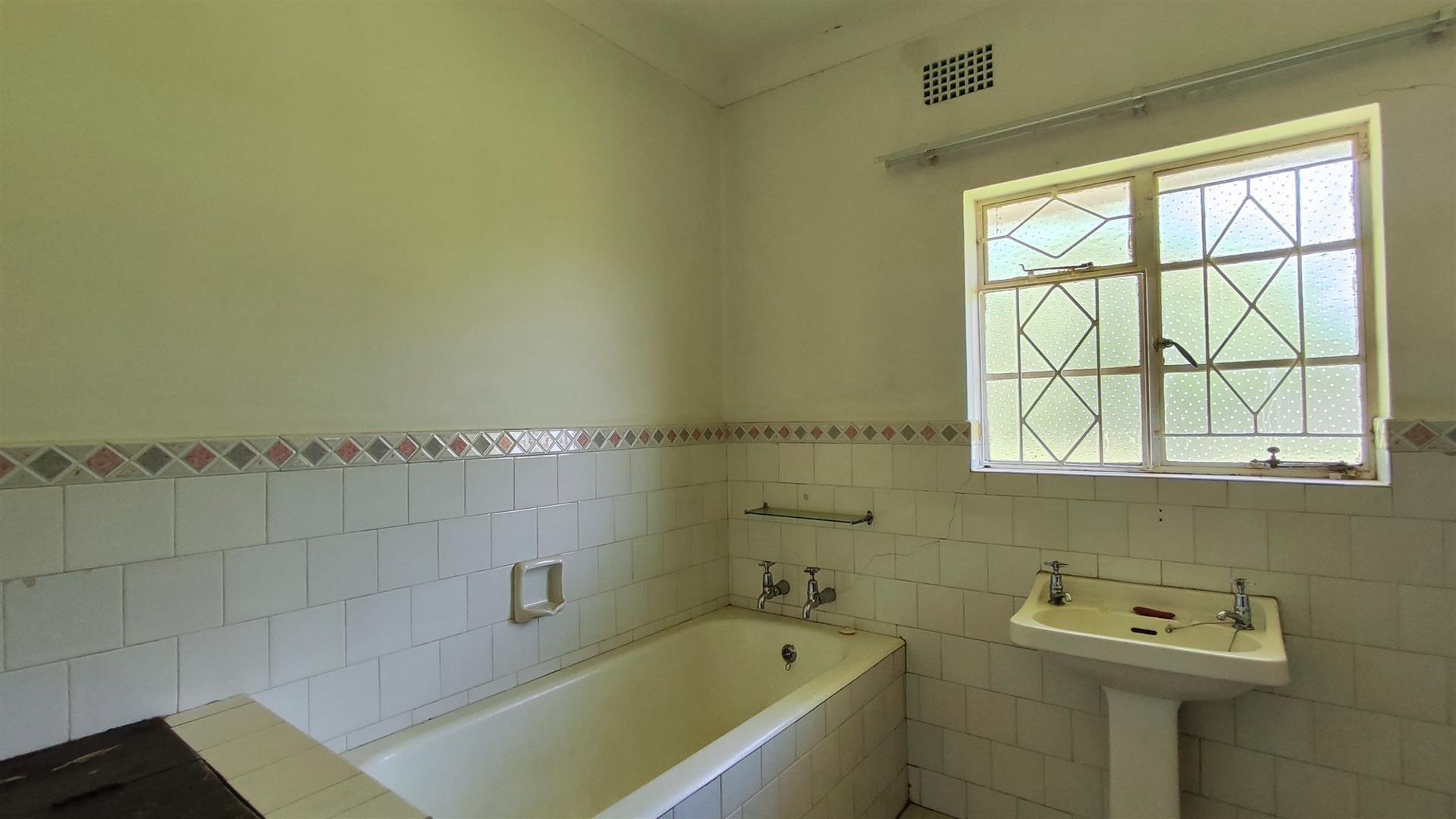 Bathroom 1 - 8 square meters of property in Three Rivers
