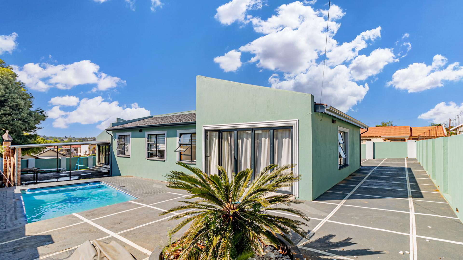 Patio of property in Mindalore