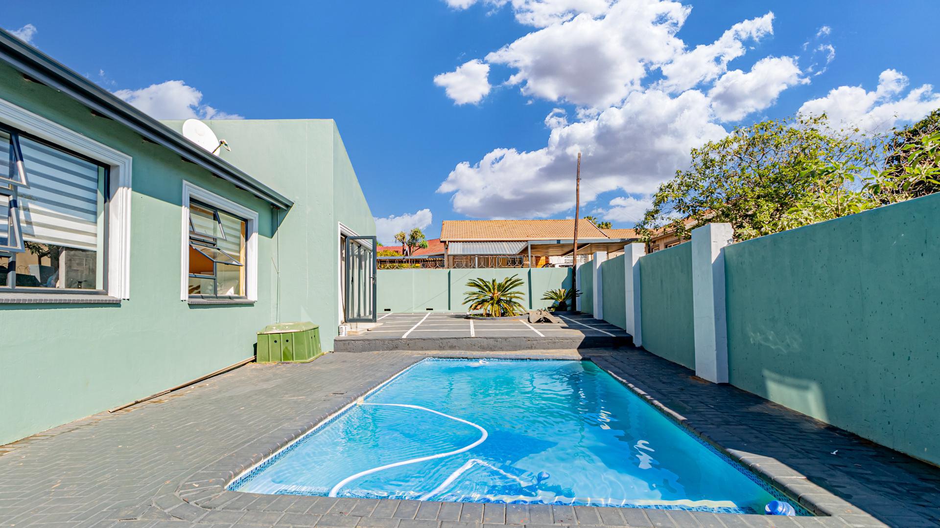 Swimming Pool of property in Mindalore