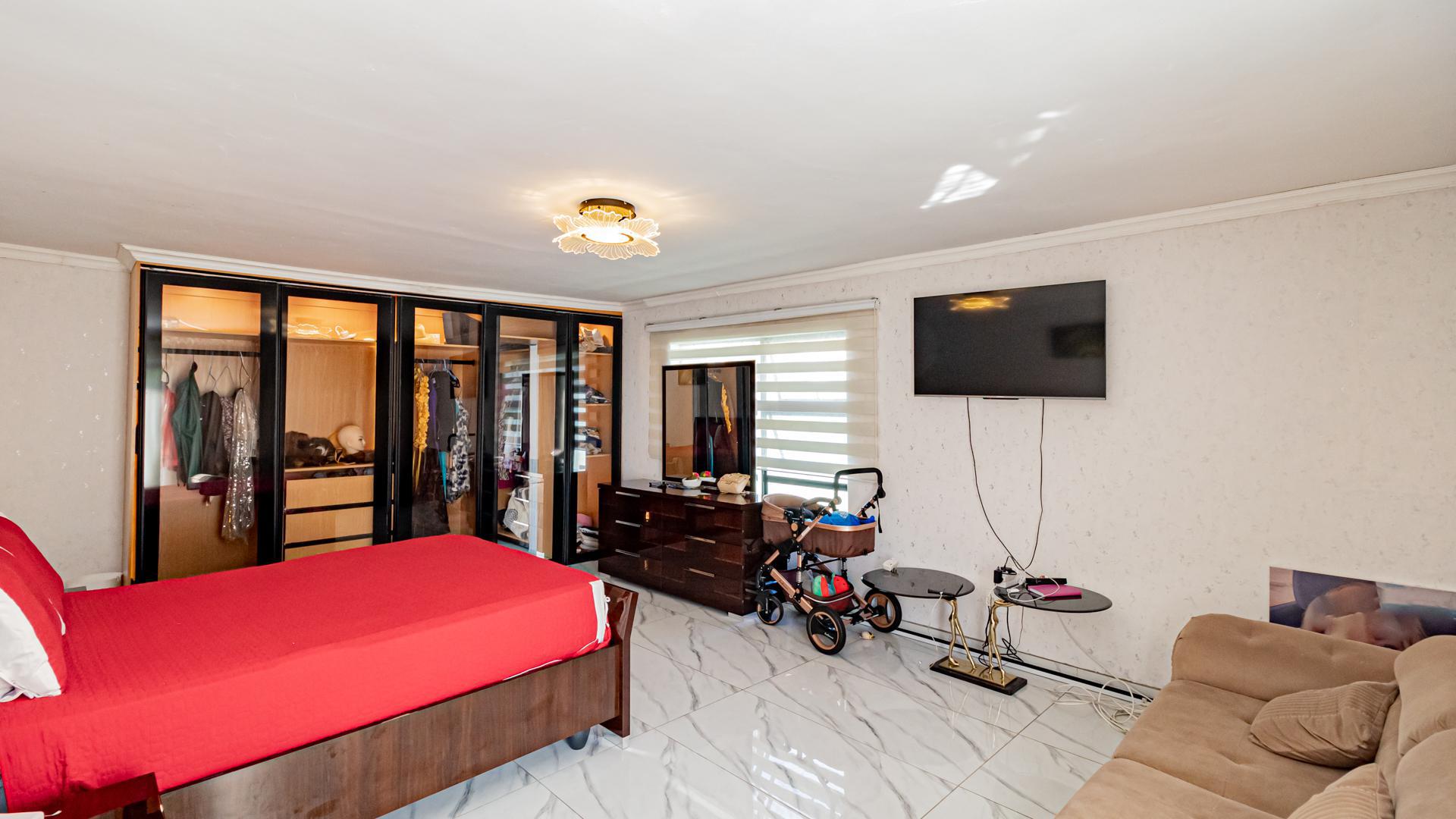 Main Bedroom of property in Mindalore