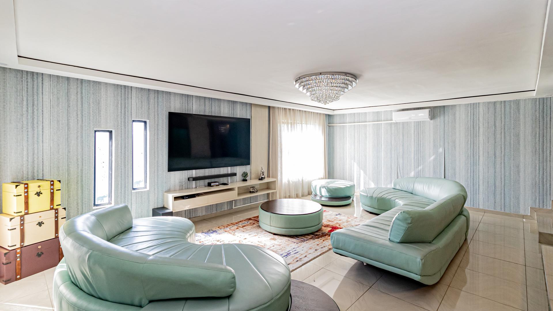 Lounges of property in Mindalore