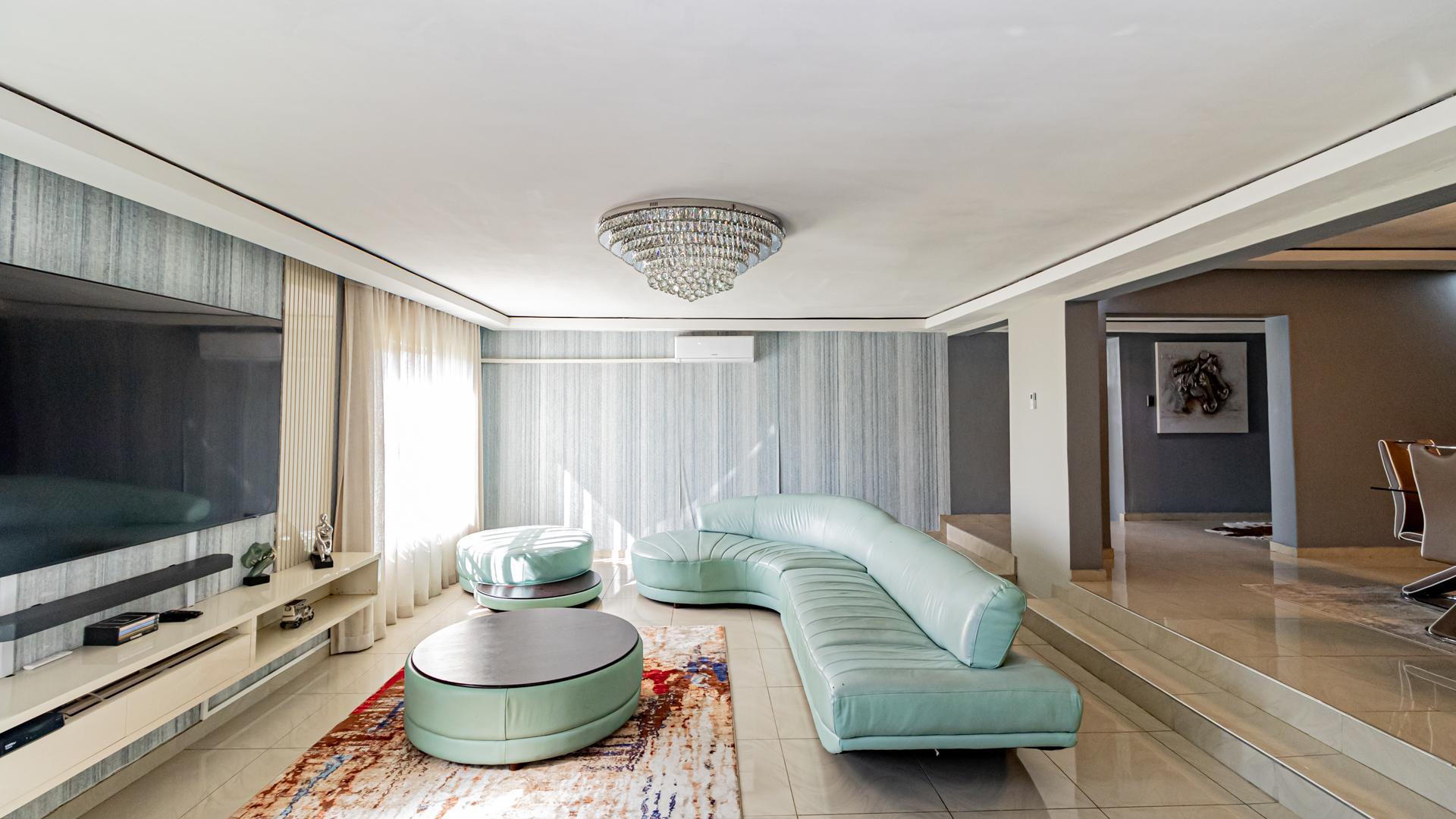 Lounges of property in Mindalore