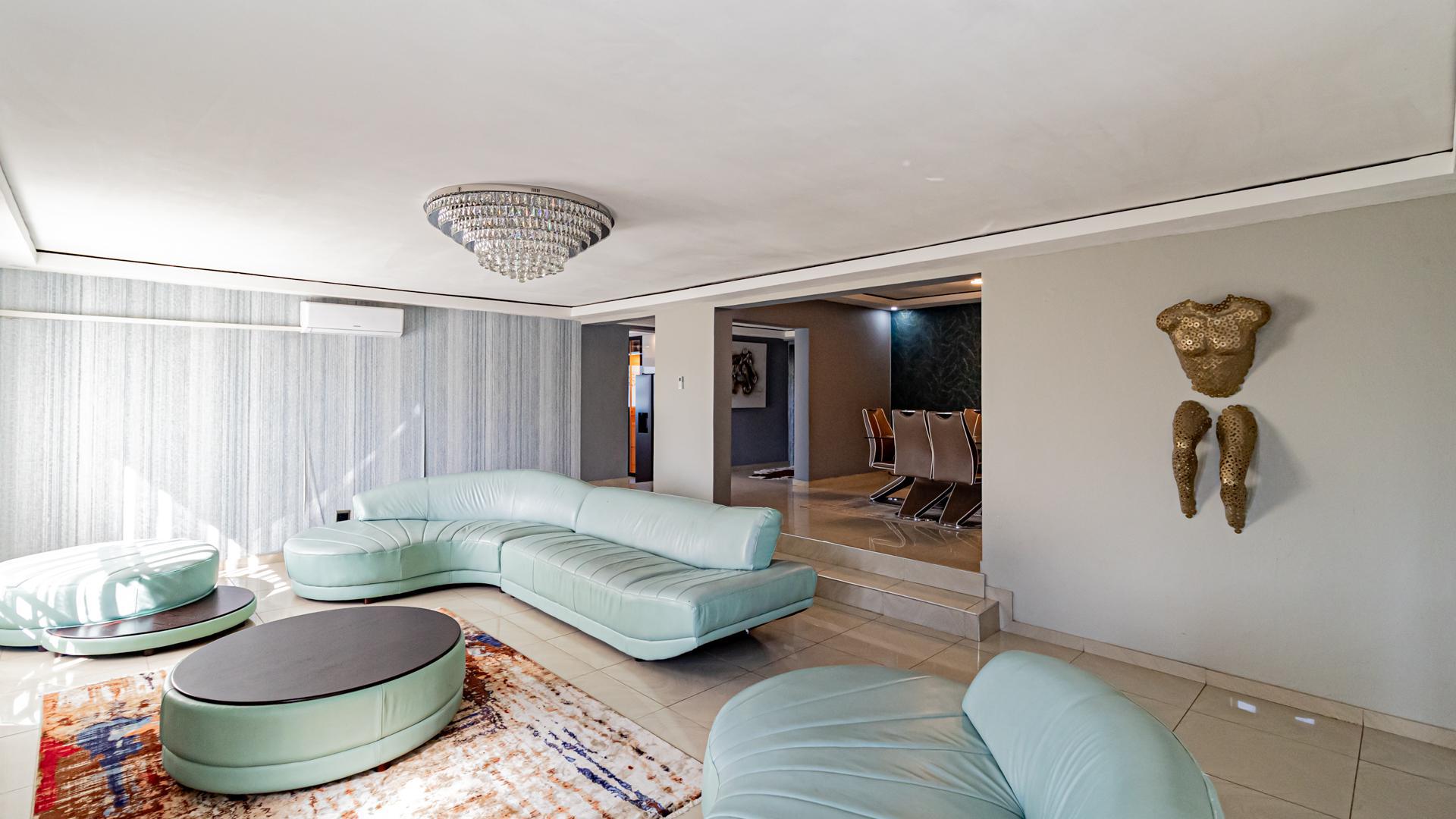 Lounges of property in Mindalore