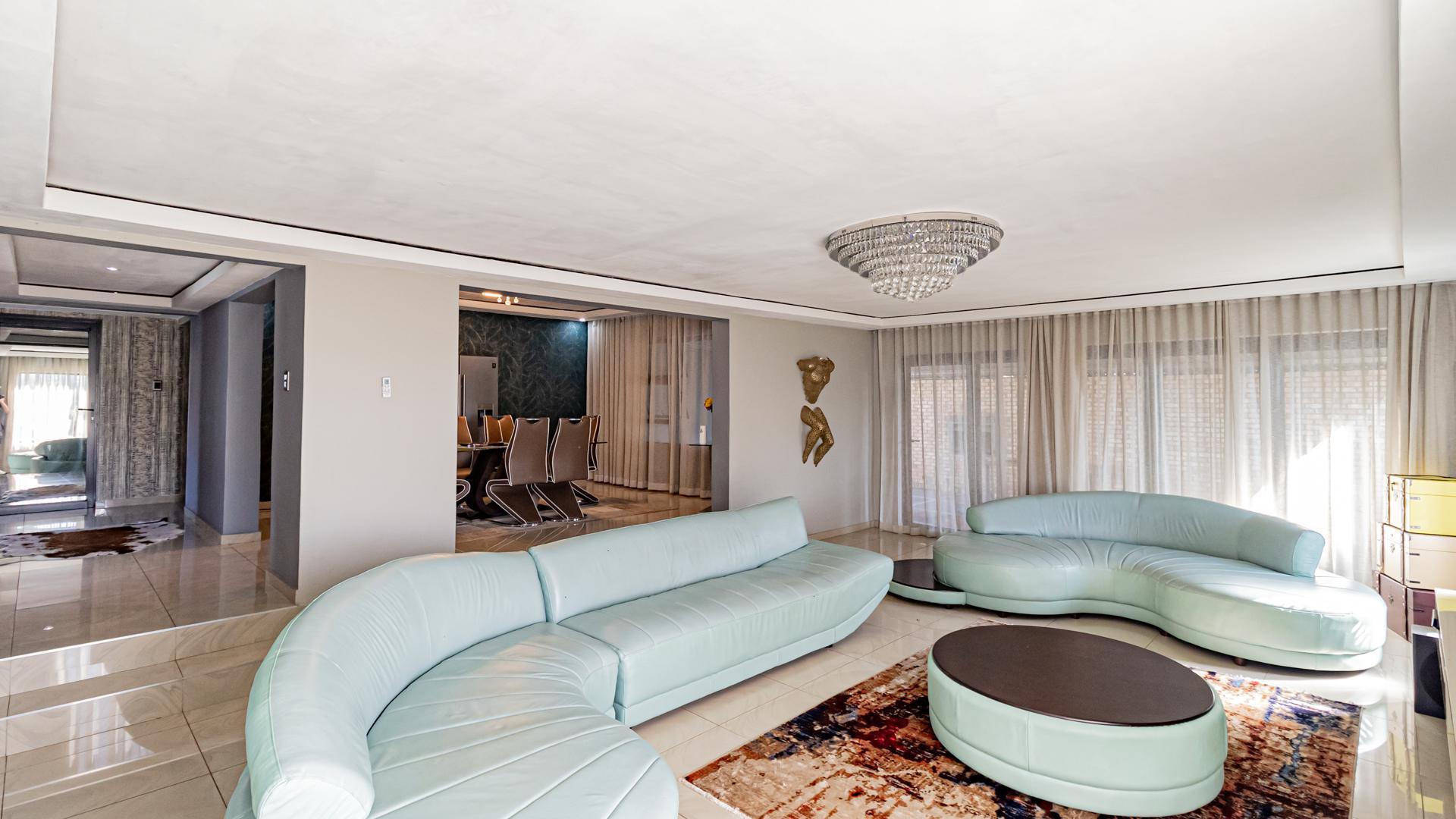 Lounges of property in Mindalore