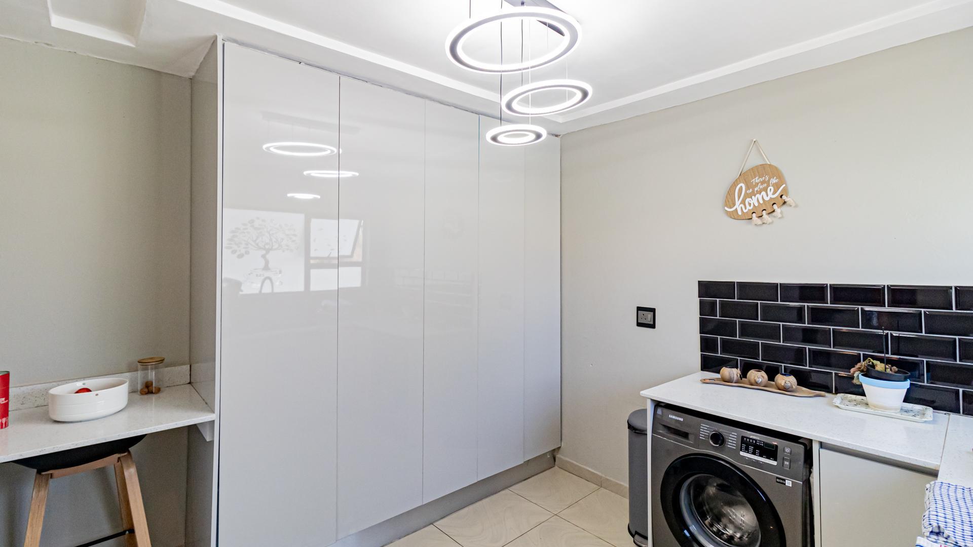 Kitchen of property in Mindalore