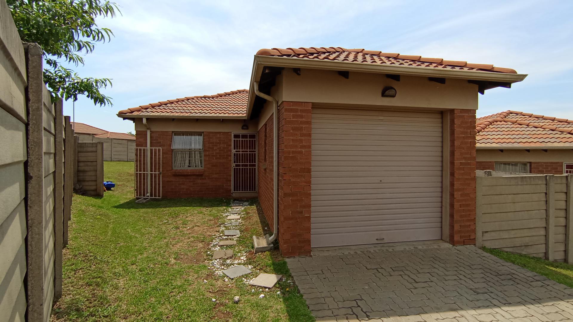 Front View of property in Olievenhoutbos